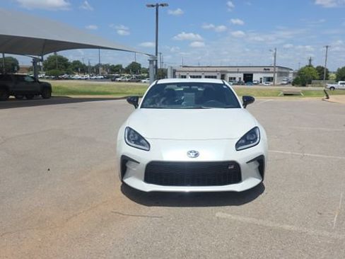 Used 2025 Toyota GR86 Premium RWD image 3