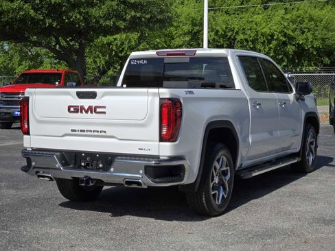 Certified 2024 GMC Sierra 1500 SLT image 7