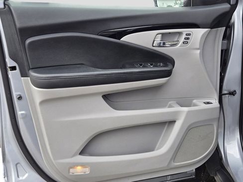 Used 2020 Honda Pilot Touring image 15