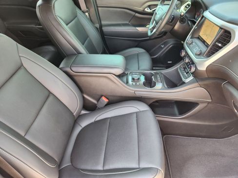 Used 2023 GMC Acadia SLT w/ Elevation Edition image 14