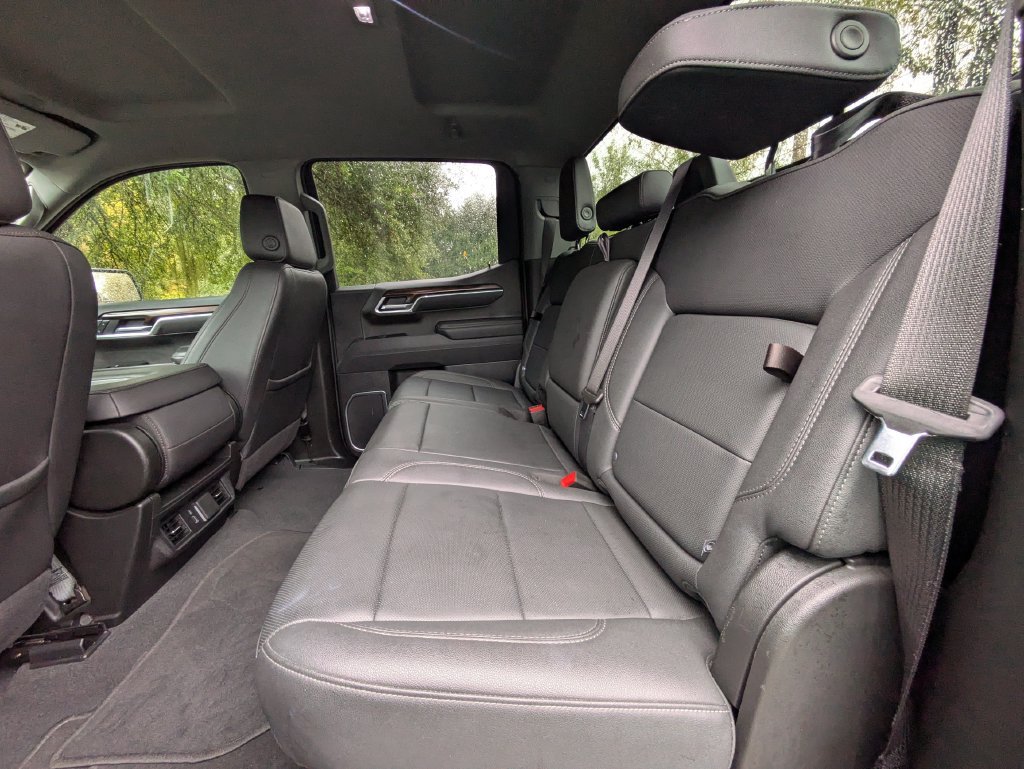 Used 2025 GMC Sierra 1500 SLT AWD/4WD image 13