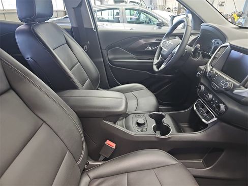 Used 2024 GMC Terrain SLT image 10