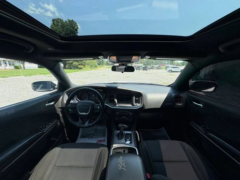 Used 2019 Dodge Charger SXT RWD image 11