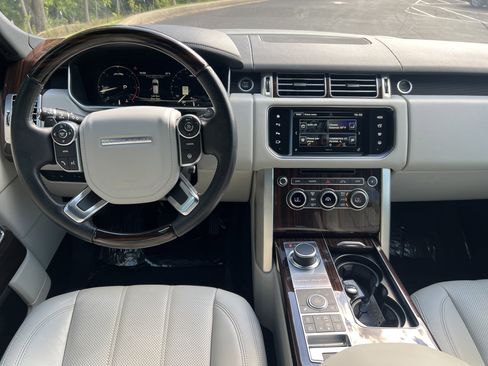 Used 2016 Land Rover Range Rover HSE image 10