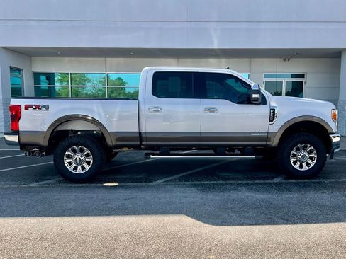 Used 2019 Ford F250 Lariat w/ Lariat Ultimate Package image 3
