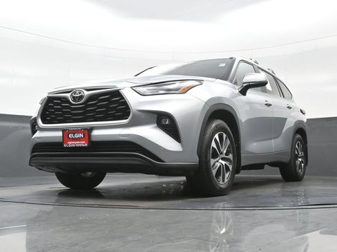 Used 2023 Toyota Highlander XLE AWD/4WD image 31