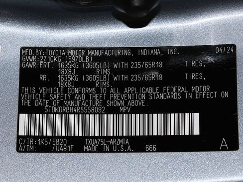 Used 2024 Toyota Highlander XLE AWD/4WD image 38
