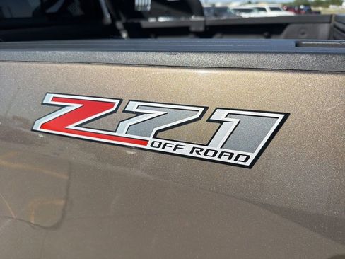 Used 2016 Chevrolet Colorado Z71 w/ LPO, Gearon Bar Package AWD/4WD image 9