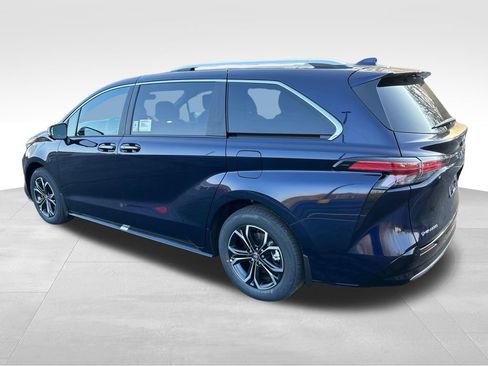 New 2026 Toyota Sienna Platinum AWD/4WD image 3