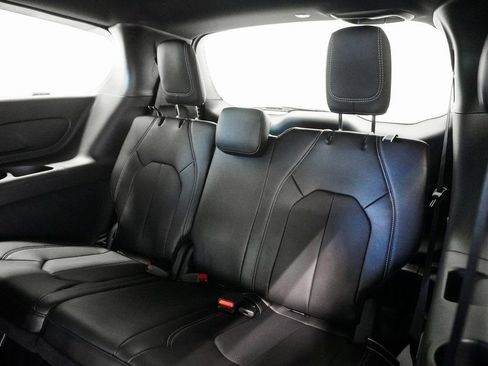 New 2026 Chrysler Pacifica Select image 16