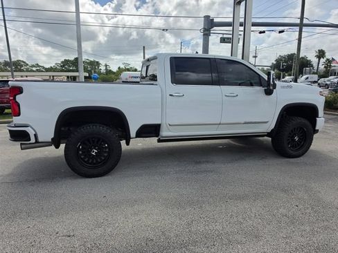Used 2024 Chevrolet Silverado 2500 High Country w/ Technology Package AWD/4WD image 6