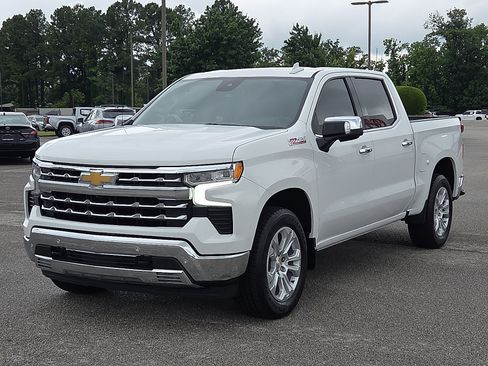 Used 2022 Chevrolet Silverado 1500 LTZ AWD/4WD image 2