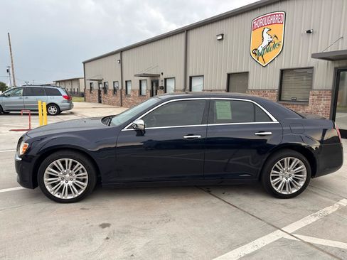 Used 2011 Chrysler 300 C w/ Sound Group RWD image 15