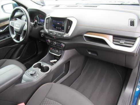 Used 2020 GMC Terrain SLE w/ Driver Convenience Package image 11