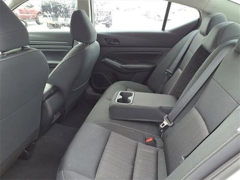 Used 2024 Nissan Altima 2.5 SV image 9