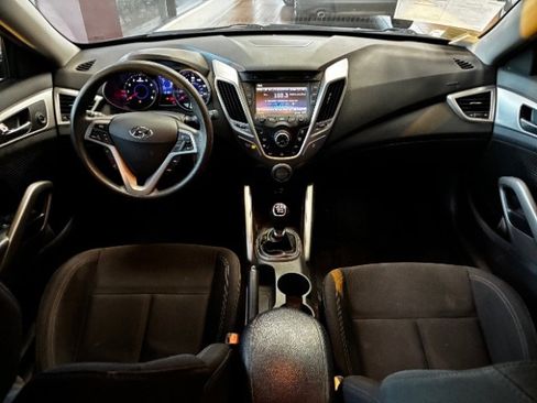 Used 2016 Hyundai Veloster image 21