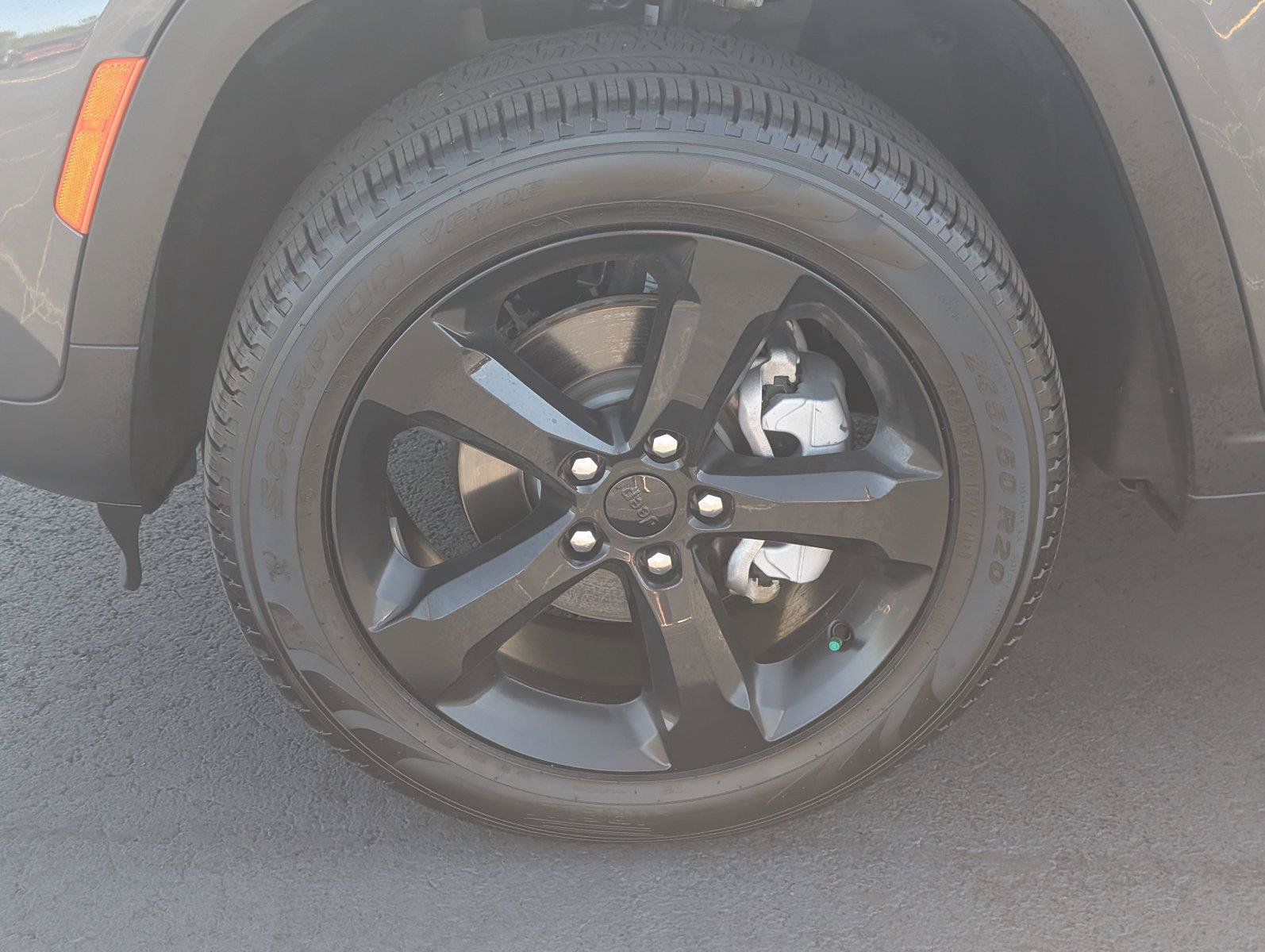 Used 2025 Jeep Grand Cherokee Limited w/ Black Appearance Package AWD/4WD image 9