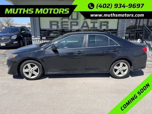 Used 2014 Toyota Camry SE image 2