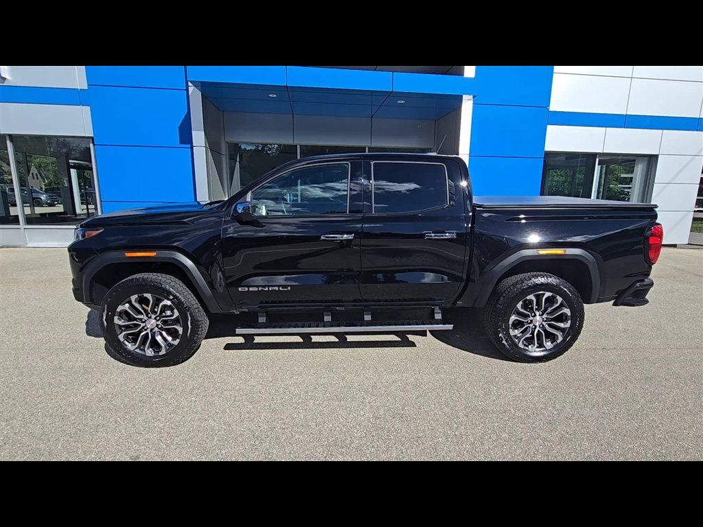 Used 2025 GMC Canyon Denali AWD/4WD image 5