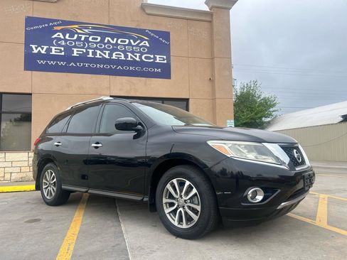 Used 2015 Nissan Pathfinder SV FWD image 3