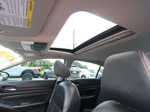Used 2020 Nissan Altima 2.5 SR w/ Premium Package FWD image 4