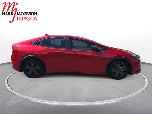 Used 2024 Toyota Prius LE FWD image 4