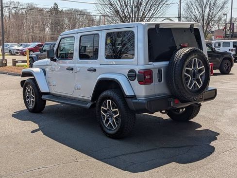 Used 2024 Jeep Wrangler Unlimited Sahara AWD/4WD image 5
