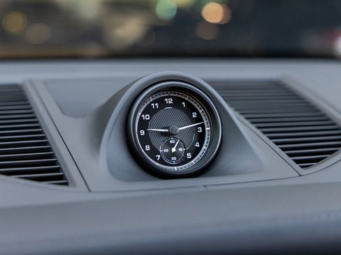 Certified 2024 Porsche Macan image 34