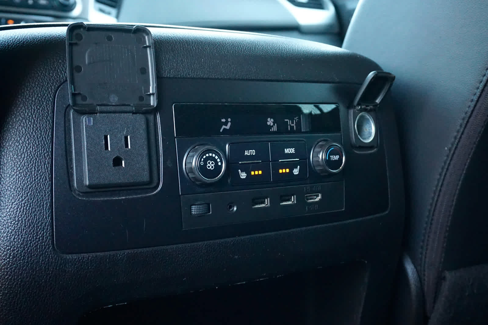 Used 2020 Chevrolet Suburban LT AWD/4WD image 39