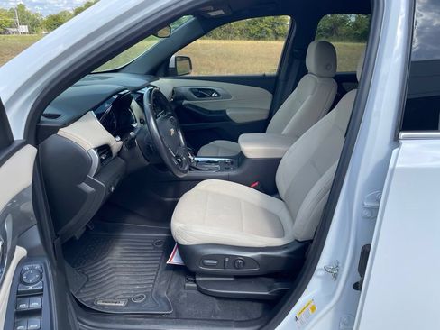 Used 2022 Chevrolet Traverse LT FWD image 13