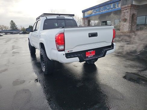 Used 2016 Toyota Tacoma TRD Sport image 44