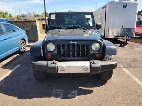 Used 2013 Jeep Wrangler Unlimited Sahara AWD/4WD image 3