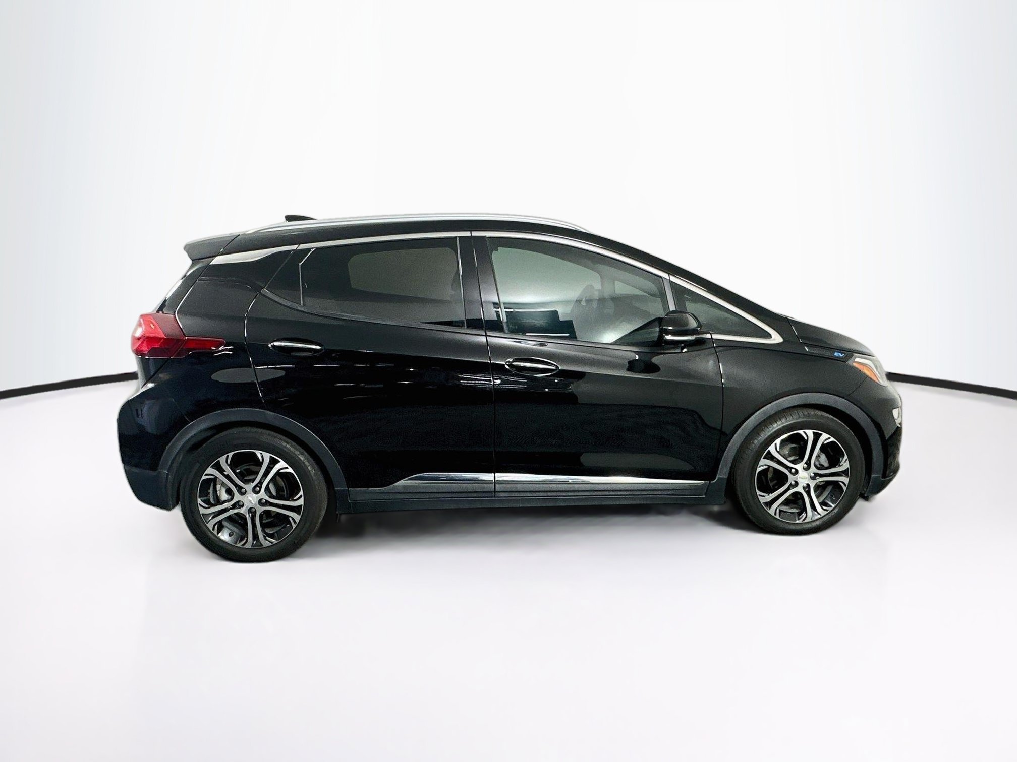 Used 2017 Chevrolet Bolt Premier w/ Driver Confidence II Package FWD image 10