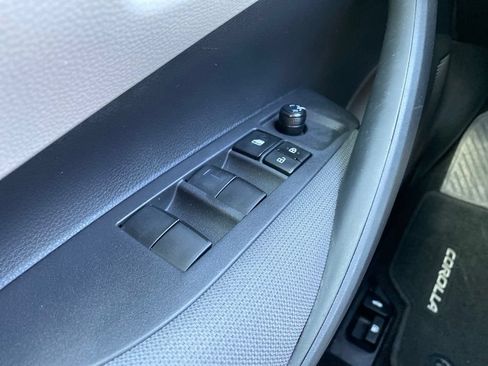 Used 2020 Toyota Corolla LE w/ Carpet Mat Package (TMS) FWD image 22