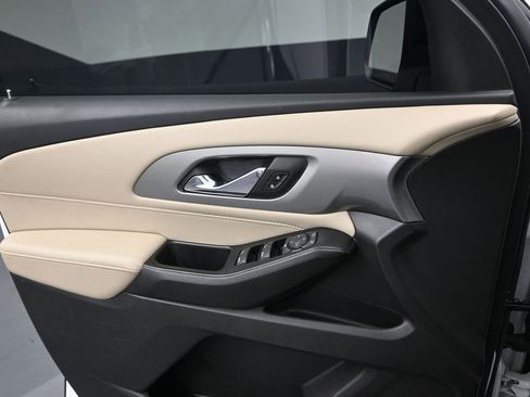 Used 2023 Chevrolet Traverse LS image 11