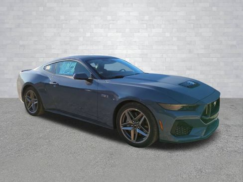 Used 2025 Ford Mustang GT Premium RWD image 2