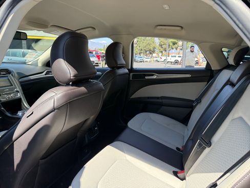 Used 2019 Ford Fusion SE w/ Equipment Group 151A image 16