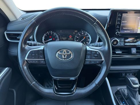 Used 2021 Toyota Highlander XLE image 25