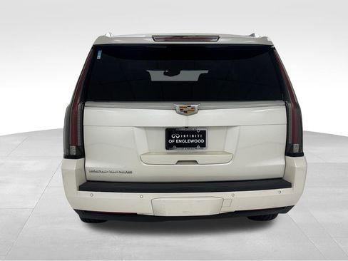 Used 2015 Cadillac Escalade Luxury image 6