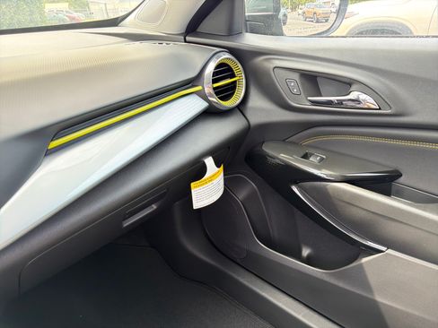New 2026 Chevrolet Trax LT w/ Sunroof Package FWD image 6