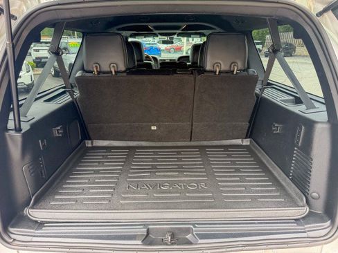 Used 2017 Lincoln Navigator L Select RWD image 20