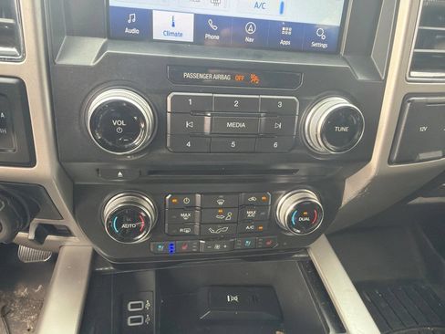 Used 2018 Ford F150 Lariat w/ Equipment Group 502A Luxury AWD/4WD image 27