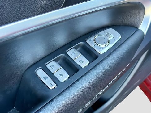 Used 2022 Genesis G70 2.0T RWD image 18
