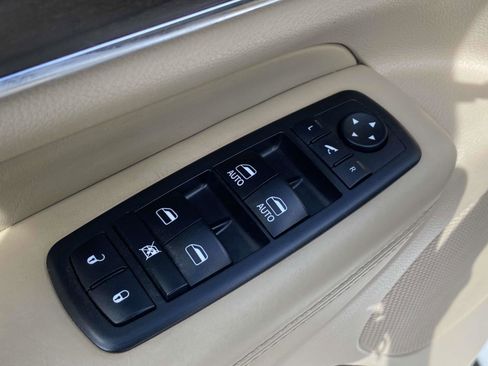 Used 2017 Jeep Grand Cherokee Overland w/ Jeep Active Safety Group image 15