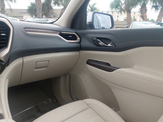 Used 2023 GMC Acadia Denali w/ Denali Ultimate Package FWD image 17