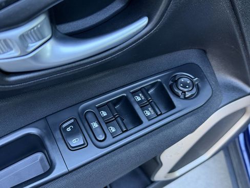 Used 2017 Jeep Renegade Latitude w/ Cold Weather Group image 16