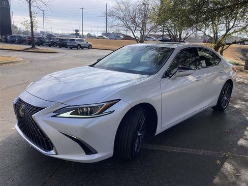 Used 2025 Lexus ES 300h w/ Premium Package image 5