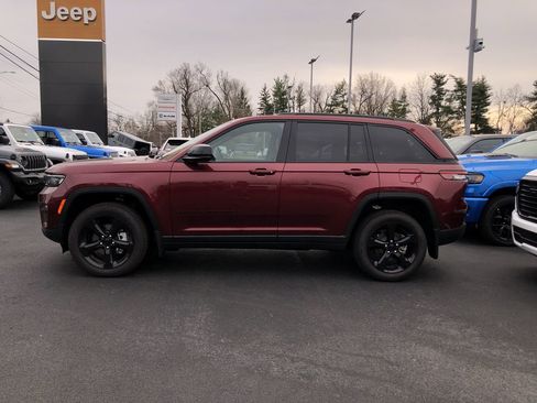 New 2025 Jeep Grand Cherokee Limited w/ Luxury Tech Group II image 3