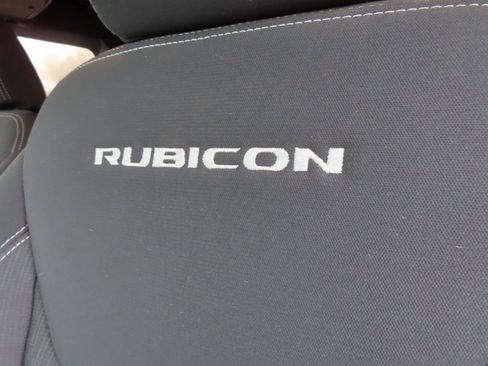 Used 2016 Jeep Wrangler Rubicon w/ Power Convenience Group image 24