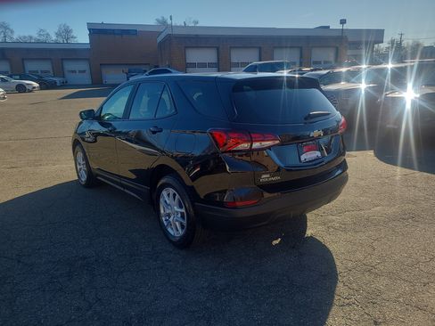 Used 2022 Chevrolet Equinox LS image 6